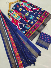 Load image into Gallery viewer, Mangalagiri Sico Pattu Patola Print Readymade Lehenga, Blouse