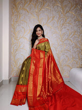 Load image into Gallery viewer, Semi gadwal silk saree
