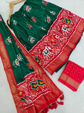 Load image into Gallery viewer, Mangalagiri Sico Pattu Patola Print Readymade Lehenga, Blouse
