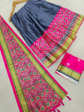 Load image into Gallery viewer, Mangalagiri Sico Pattu Patola Print Readymade Lehenga, Blouse
